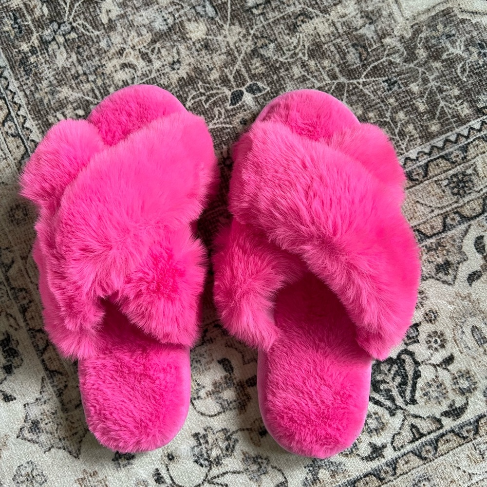 Cozy Pink Faux Fur Slippers